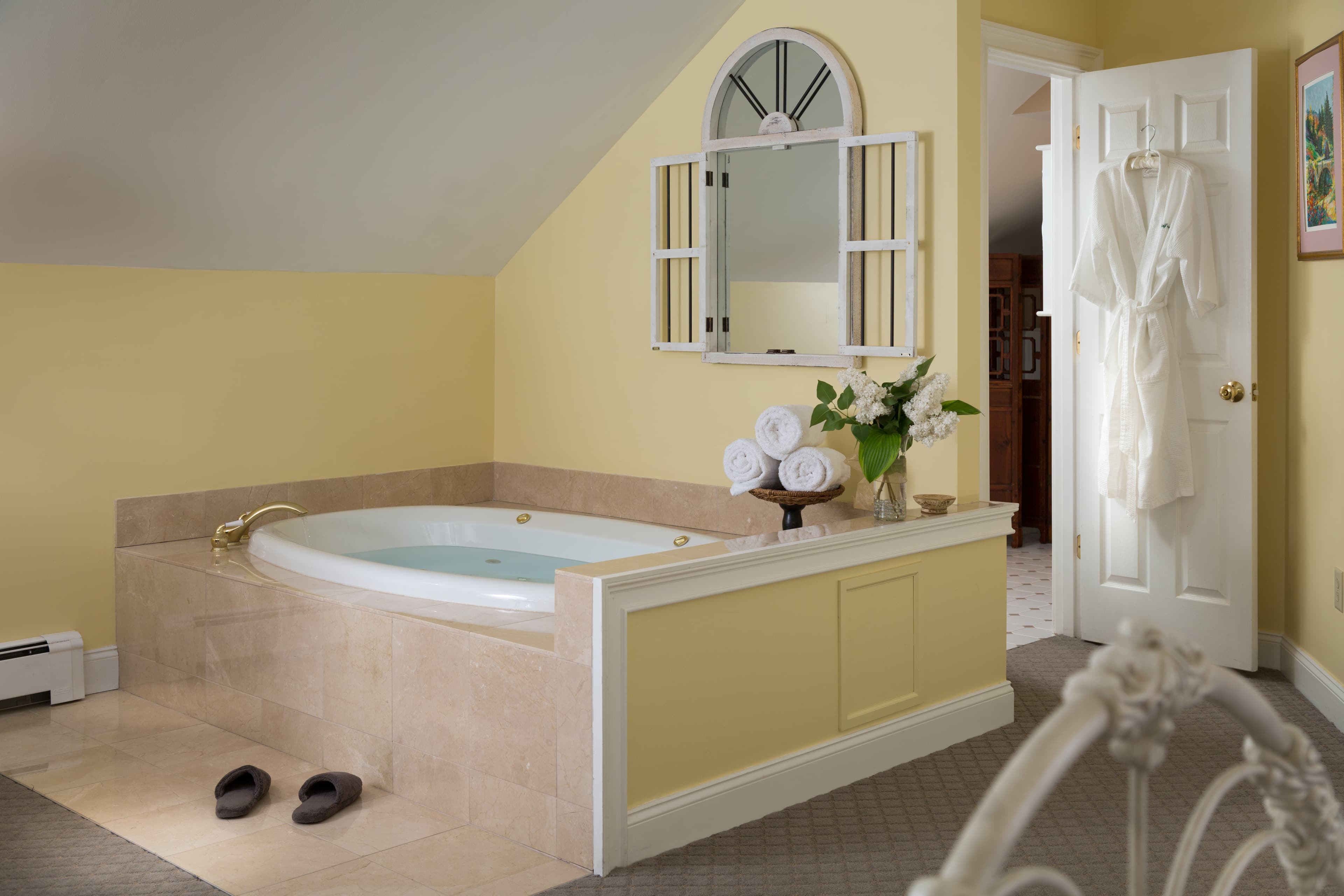 The large, 2 person spa tub with mirror.