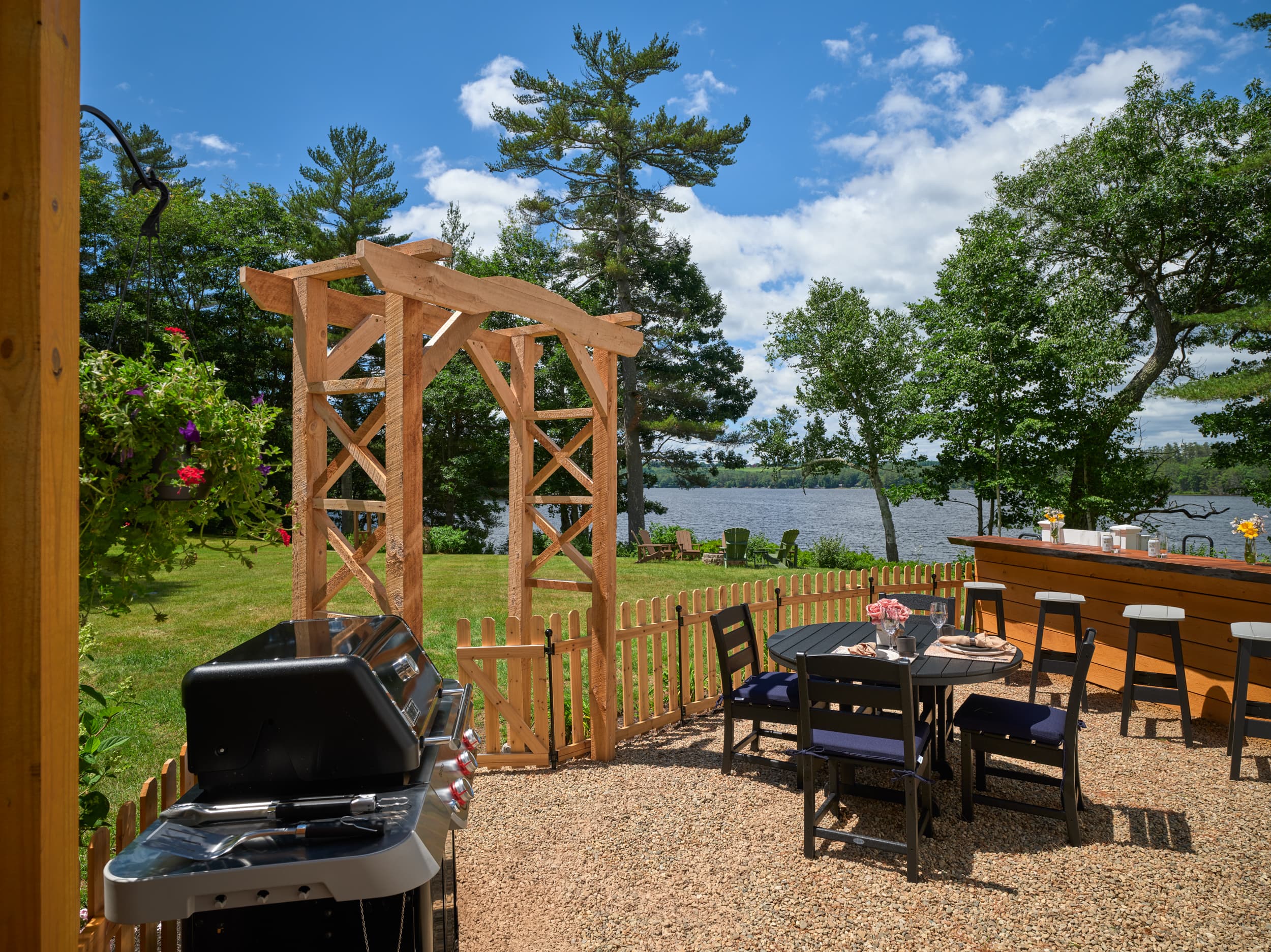 Deer Isle Private Garden, Dining Space, and Gas Grill (Credit: Chris Gianelli)