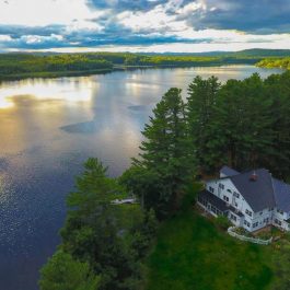 Romantic Maine Accommodations | Charming Inn on Tripp Lake