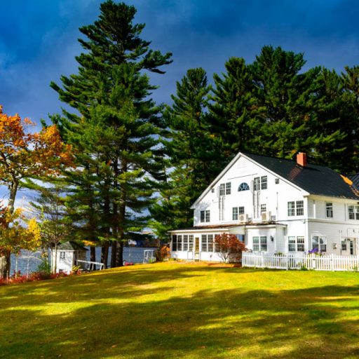 Romantic Maine Accommodations | Charming Inn on Tripp Lake