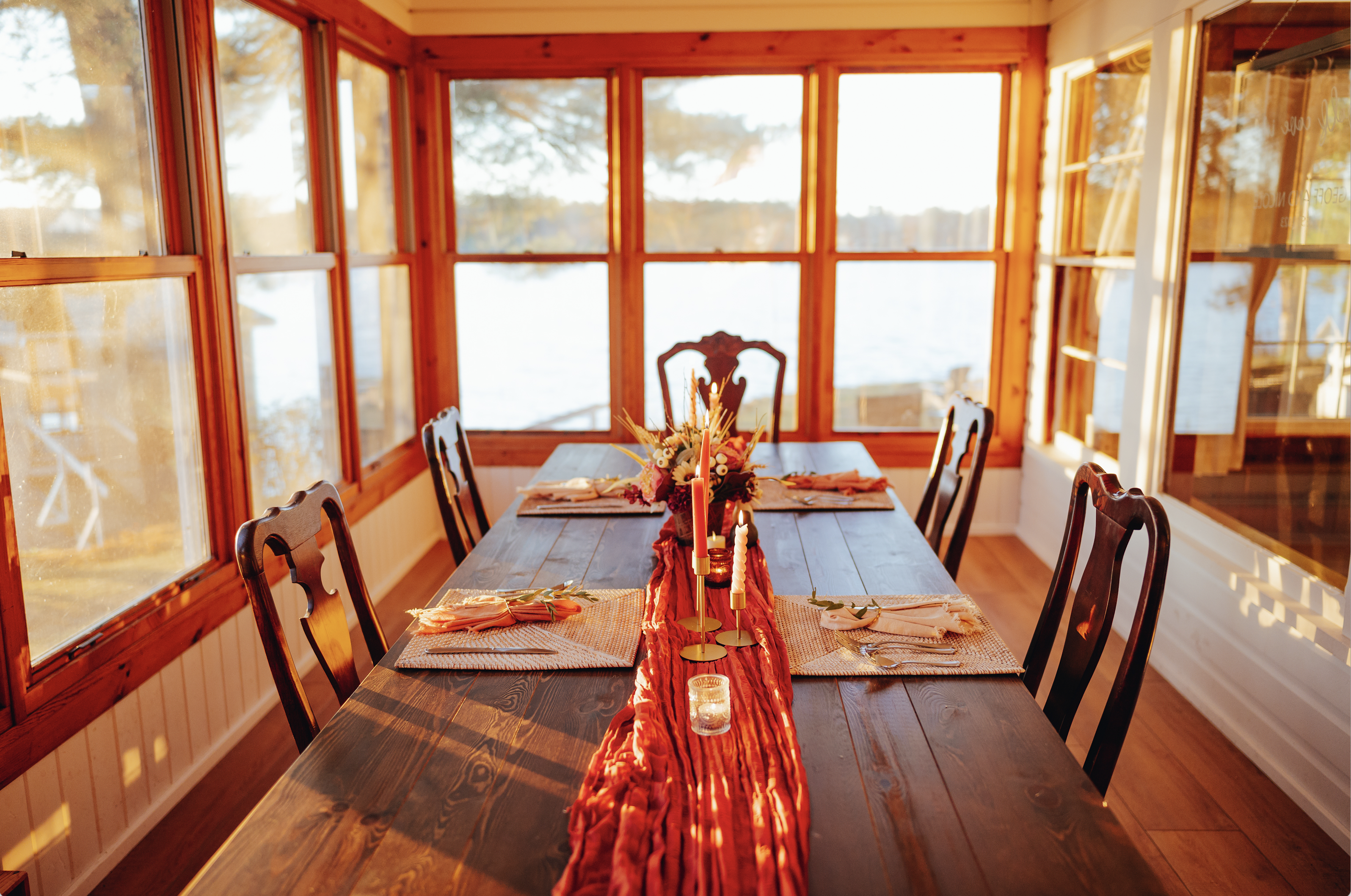 A cozy sunporch arrangement for dinner 