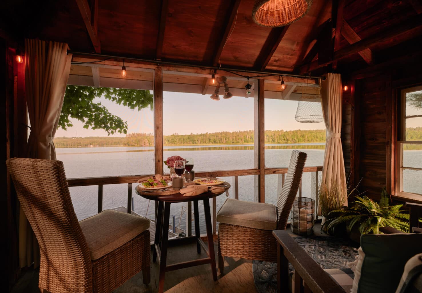 The Boathouse Bistro with the Ultimate Romance Dinner